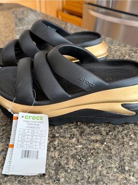New Size 9 Crocs Mega Crush Metallic Triple Strap Sandal